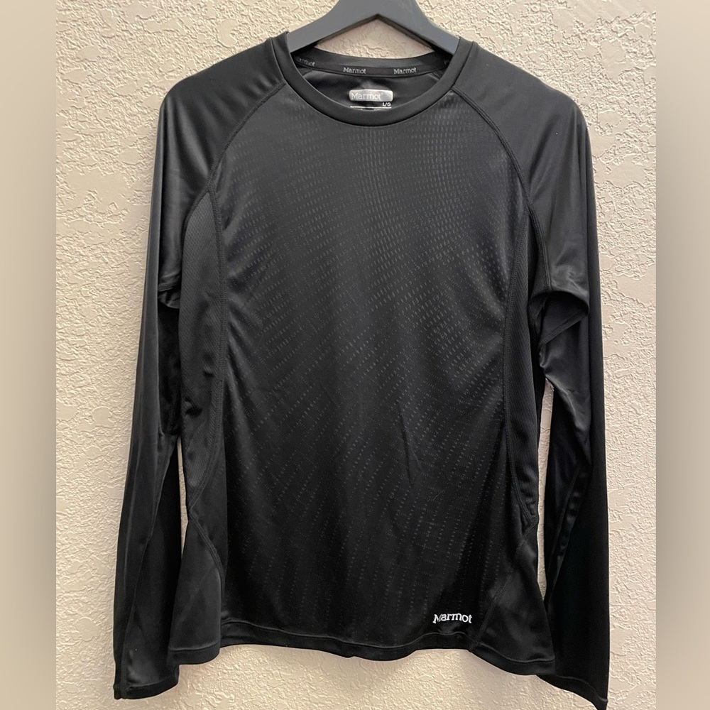 Lg Marmot top - great for running, hiking, skiing!
